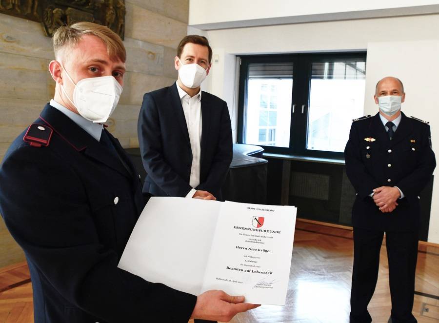 Brandmeister Nico Krüger zum Beamten auf Lebenszeit ernannt