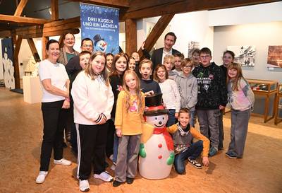 Eröffnung der Schneemann-Ausstellung mit Schülern der Grundschule „Miriam Lundner' ©Stadt Halberstadt / Holger Wegener