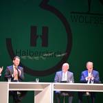Podiumsdiskussion – v.l.n.r. OB Dennis Weilmann, OB Daniel Szarata, Prof. Rolf Schnellecke, Gerd Gies (Ministerpräsident a.D.) sowie Prof. Rolf Schnellecke (OB von Wolfsburg 2001 – 2011) Podiumsdiskussion – v.l.n.r. OB Dennis Weilmann, OB Daniel Szarata, Prof. Rolf Schnellecke, Gerd Gies (Ministerpräsident a.D.) sowie Prof. Rolf Schnellecke (OB von Wolfsburg 2001 – 2011)