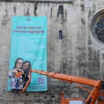 Stefan Gebauer und Eric Toth, Mitarbeiter des Halberstädter Stadt- und Landschaftspflegebetriebs installieren das Banner an der Fassade der Martinikirche. Stefan Gebauer und Eric Toth, Mitarbeiter des Halberstädter Stadt- und Landschaftspflegebetriebs installieren das Banner an der Fassade der Martinikirche.