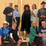 Die Halberstädter Spielgemeinschaft bringt mit „Die Freischützinnen“ Schwung, Witz und Spannung auf die Bühne des Schäferhofs in Langenstein.