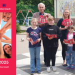 Die Ströbecker Grundschüler durften als Erste den Sommerferienkalender durchstöbern. - Ortsbür-germeister Jens Müller sowie Stefanie Schrader und Schulleiter Volker Heinold der Grundschule Ströbeck (hinten v.l.n.r.) überreichten die ersten Exemplare an die Schüler Chelsea, Anni, Isabel, Wolfgang und Max (vorn v.l.n.r.) Die Ströbecker Grundschüler durften als Erste den Sommerferienkalender durchstöbern. - Ortsbür-germeister Jens Müller sowie Stefanie Schrader und Schulleiter Volker Heinold der Grundschule Ströbeck (hinten v.l.n.r.) überreichten die ersten Exemplare an die Schüler Chelsea, Anni, Isabel, Wolfgang und Max (vorn v.l.n.r.)