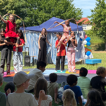 Mit Begeisterung und viel Kreativität präsentierten die Kinder des Hortes der Goethe-Grundschule ihre selbstgestaltete Zirkusshow – ein Projekt von Kindern für Kinder. Mit Begeisterung und viel Kreativität präsentierten die Kinder des Hortes der Goethe-Grundschule ihre selbstgestaltete Zirkusshow – ein Projekt von Kindern für Kinder.