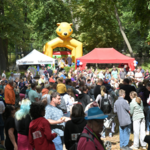 Großer Andrang auf dem Festplatz des Tiergartens Großer Andrang auf dem Festplatz des Tiergartens