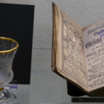 Diese beiden Objekte der Ausstellung weisen auf die besondere seelsorgerische Verbindung der Halberstädter Dominikaner mit dem Heer des Preußenkönigs Friedrich Wilhelm I. hin