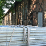 Die äußere Hülle der Harzturnhalle wird gesichert und eingerüstet