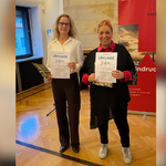 lückliche Gewinnerinnen beim Elfchenwettbewerb 2025 : Motivationspreis