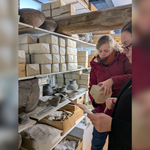 Archäologin Caroline Janick prüft im Museumsdepot den archäologischen Sammlungsbestand ©Städtisches Museum Halberstadt