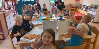Spatzenkinder in Aspenstedt freuten sich sehr beim gemeinsamen Pizzaessen ©Andrea Bernicker