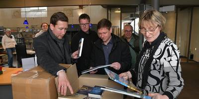 Erste Sichtung der Schweizer Bücher in der Stadtbibliothek 'Heinrich Heine' ©Stadt Halberstadt