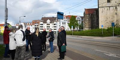 Mitglieder des Stadtrates informieren sich über die Umsetzung der Tempo-30-Zone auf dem Hohen Weg ©Stadt Halberstadt