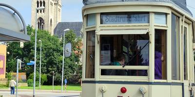 Eine Rundfahrt mit der historischen Straßenbahn ist ein ganz besonderes Erlebnis für Jung und Alt. ©Darya Bondar Eine Rundfahrt mit der historischen Straßenbahn ist ein ganz besonderes Erlebnis für Jung und Alt. ©Darya Bondar