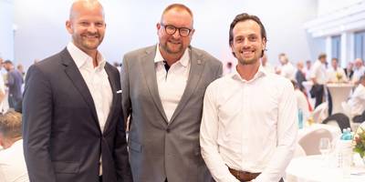 Von links nach rechts: Michael Zimper, Geschäftsführer der Zimper Media GmbH und Herausgeber der Fachzeitschrift KOMMUNAL, Arkadiusz Szczesniak, neuer Leiter des Unternehmerbüros/Liegenschaften der Stadt Halberstadt, und Severin Wagner, Leiter des Eventmanagements bei KOMMUNAL, freuen sich auf das forum.KOMMUNAL 2025 in Halberstadt. ©Zimper Media GmbH