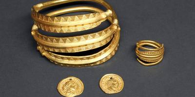 Emerslebener Grabbeigaben aus Gold, Photostudio Mahlke, (c) Städtisches Museum HBS Emerslebener Grabbeigaben aus Gold, Photostudio Mahlke, (c) Städtisches Museum HBS