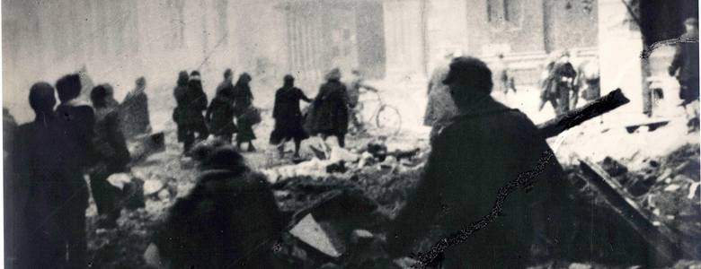 Flüchtlinge nach dem 8. April 1945 nahe Rabahne in Halberstadt