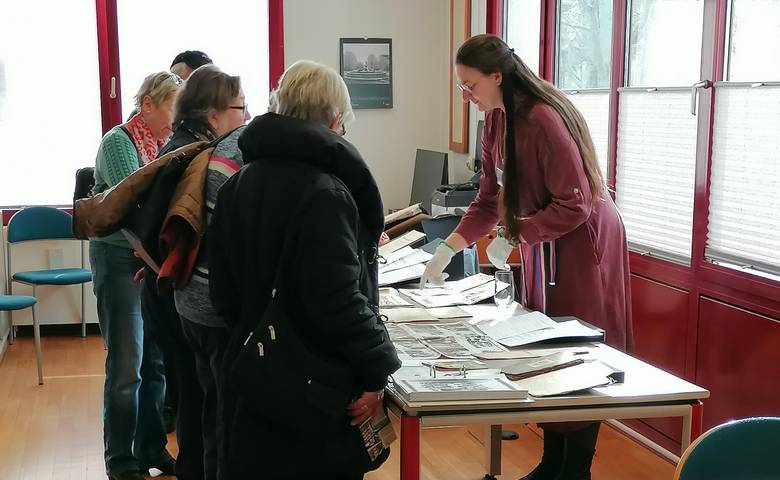 Archivalien zur Archivgeschichte werden zum Tag der offenen Tür erstmalig von der Archiv- und Museumsleitung Dr. Antje J. Gornig vorgestellt ©Städtisches Museum